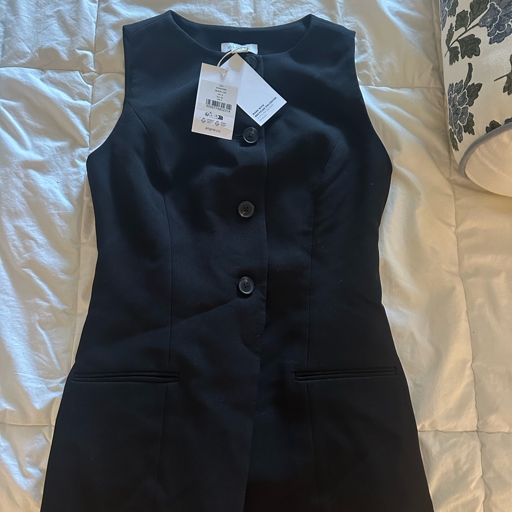 Black Sleeveless Button-Up Dress